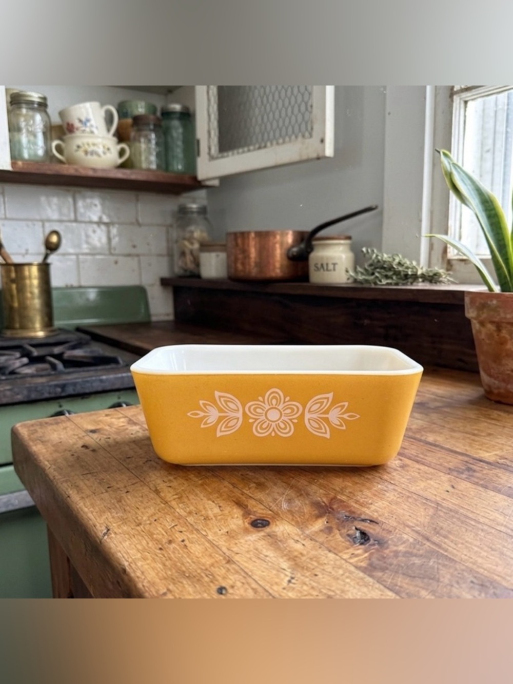 Vintage Pyrex Butterfly Gold Refrigerator Dish Without Lid 1.5 pint size 0502